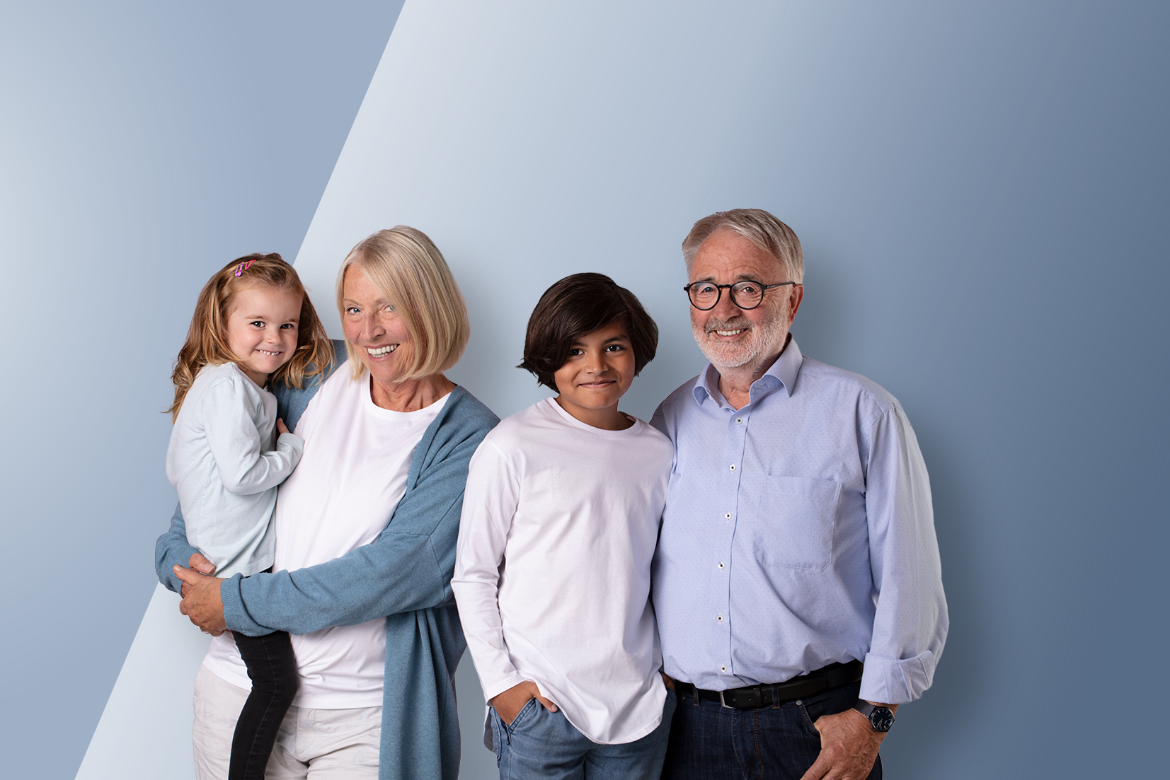 Familienbild 4 Personen jung und alt