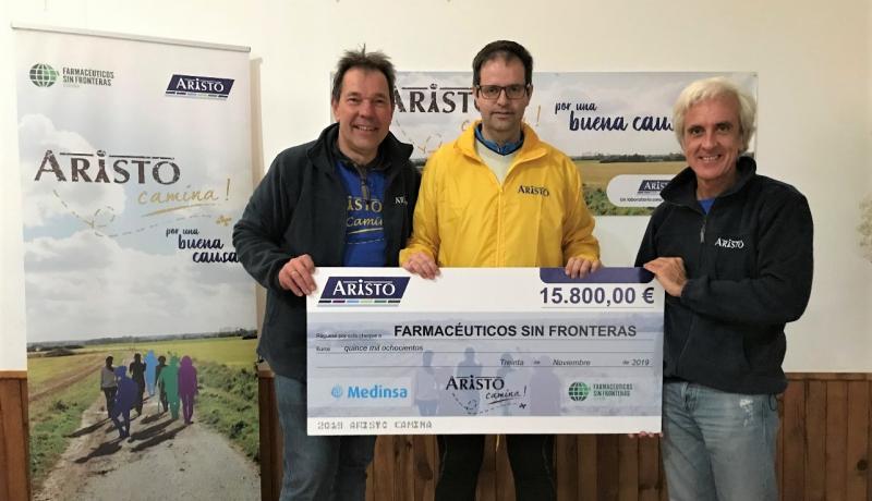 Joachim Teubner, Managing Director of Medinsa, Ángel Huélamo, Director of "Farmacéuticos Sin Fronteras" and Juan José Jimenez, Managing Director of Aristo Pharma Iberia at the donation handover