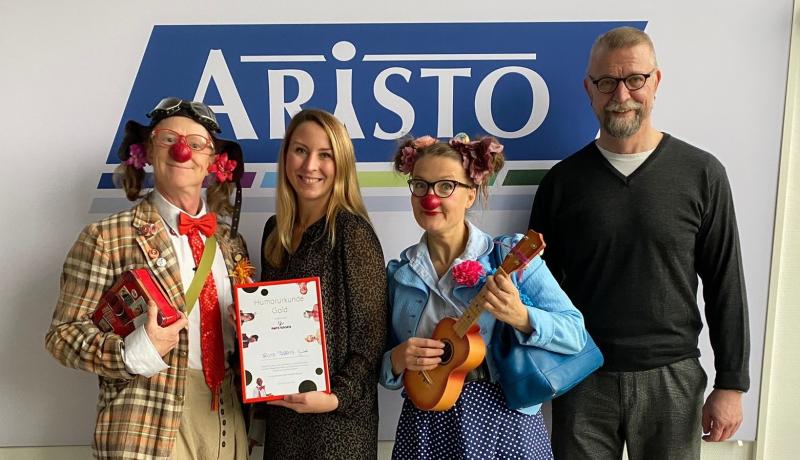 Gruppenbild Clown Visite 2022 bei Aristo Pharma